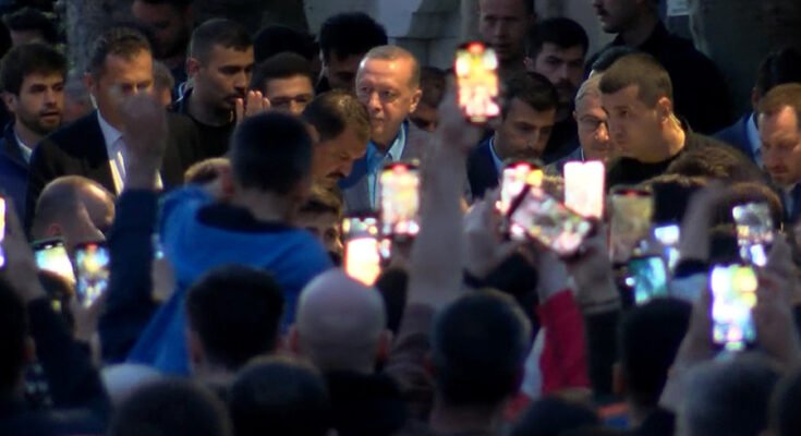 Cumhurbaşkanı Erdoğan akşam namazını Eyüpsultan Camii’nde kıldı